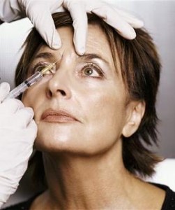 Aplicação de botox para preenchimento de rugas