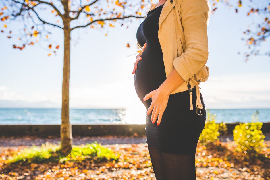 4 mudanças que a gravidez causa na sua pele e como lidar com elas